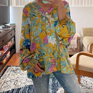 RD & Koko Floral Shirred Long Sleeve V-Neck Top